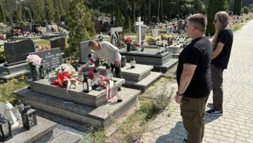 Komunistów chcą przyjmować, Powstańców chcą rozliczać